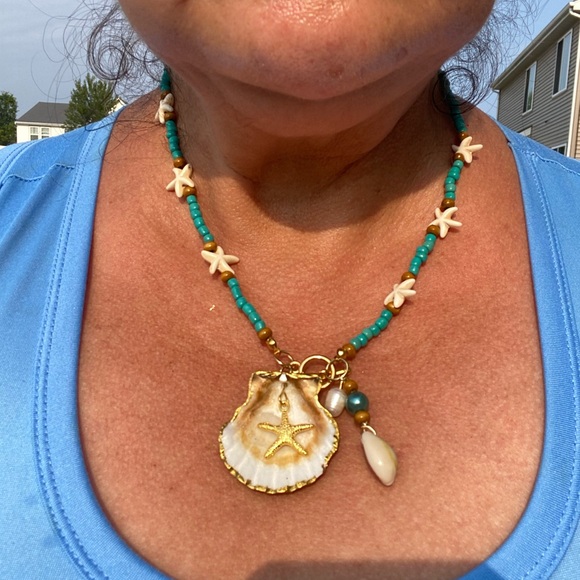 Natural Shell Gilded in Gold Leaf with a Starfish-Freshwater Pearl Boho Necklace - Picture 5 of 7